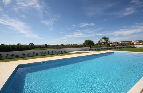Sao Martinho do Porto Apartment | Oceanfront Escape at Sao Martinho do Porto with Pool Access