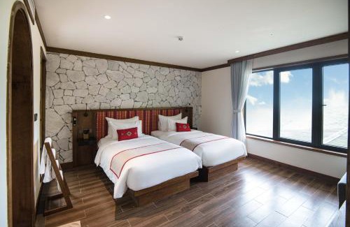 Cat Cat Village Resort | Relax at Sapa Catcat Hills Resort & Spa with Oceanfront Views