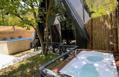 Sapanca Bed & Breakfast | Relax at Sapanca Keyf-i Dere Bungalov with Pool & Hot Tub