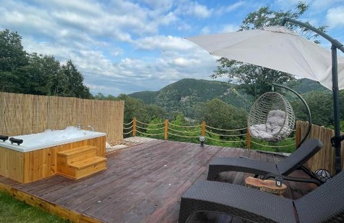 Sapanca Bed & Breakfast | Discover Sapanca's Cozy Bungalows with Hot Tub Amenities
