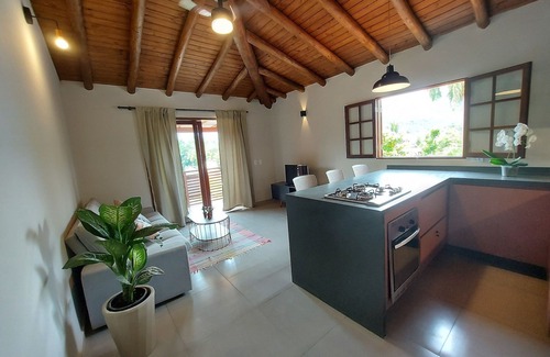 Jabaquara Apartment | Sapeca - Cosy apart with kitchen, 50m from the Beach, Private Barbecue, AC, Wi-Fi, Netflix, pool