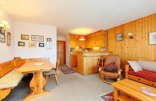 Villars-sur-Ollon Apartment | Relax at Sapin Bleu 6 with Spa and Lake Views