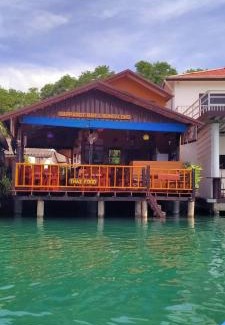 Ko Chang House | Cozy Sapparot Bar & Bungalows with Oceanfront Views