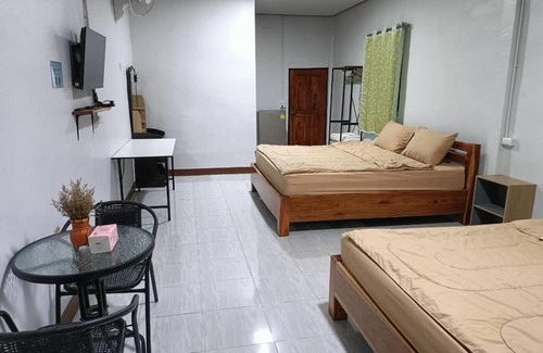 Bung Khong Long Villa | Cozy Sappermpool Homestay: Family and Pet Friendly Stay