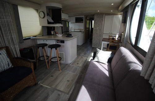 Cabes Point Boat Rental | Oceanfront Sapphire Beach Houseboat with Pool & Ocean View
