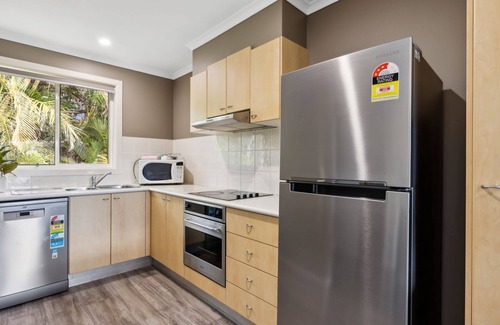 Korora Apartment | Relaxing Sapphire Poolside Sanctuary with Ocean Views