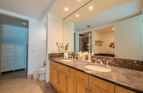 South Padre Island Apartment | Ocean View Sapphire Beachfront Condo: 4-Star Family Retreat