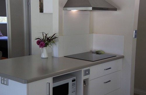Augusta Cottage | Ocean View Sapphire Chalets: Guest Rated 10/10 Stay