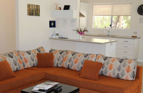 Augusta Cottage | Ocean View Sapphire Chalets: Guest Rated 10/10 Stay