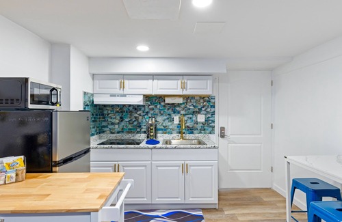 Old Brooklyn House | Cozy Sapphire Basement Haven with Spa & Breakfast Included