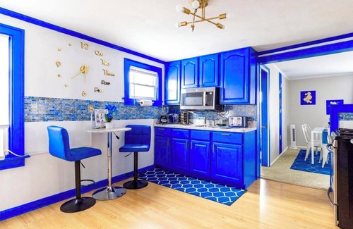 Old Brooklyn House | Stylish Sapphire Haven Duplex: Pet-Friendly & Spa Access