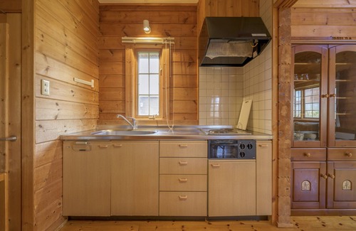 Hirafu Cabin | Discover Sapphire: Family and Pet-Friendly Hotel Retreat
