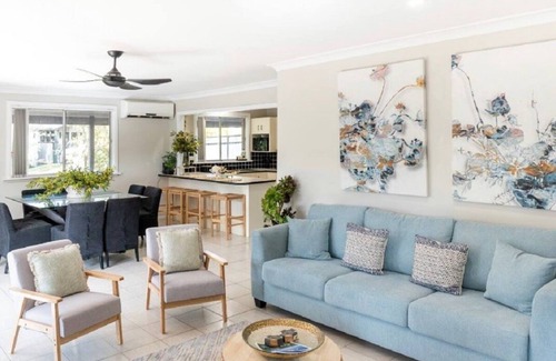 Diamond Beach House | Experience Sapphire on Diamond: Family-Friendly Retreat
