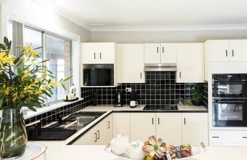 Diamond Beach House | Experience Sapphire on Diamond: Family-Friendly Retreat