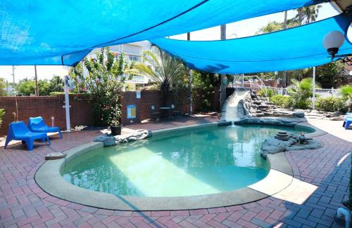 The Entrance Hotel | Discover Sapphire Palms Motel: Poolside Comfort Awaits