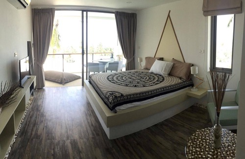 Bophut Hotel | "Sapphire" sea view room with magnificent sunrise, beach + pool