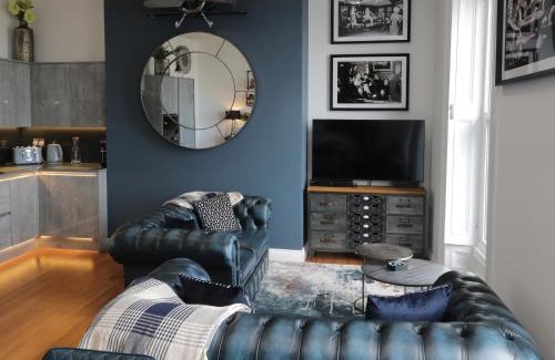 West Cliff Apartment | Ocean-View Sapphire Seas Whitby: Guest Rated 10/10 Stay