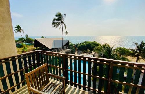 Uswetakeiyawa Hotel | Relaxing Saprin Beach: Oceanfront, Pool & Family Friendly