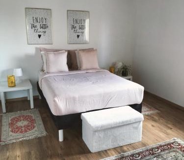 Les 3 Ponts Bed & Breakfast | Sara