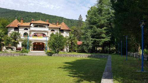 Buzet House | Beachfront Haven at Sara: Enjoy Spa & Ocean Views