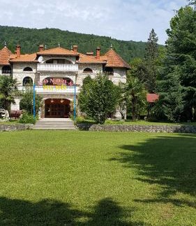Buzet House | Beachfront Haven at Sara: Enjoy Spa & Ocean Views
