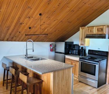 Saranac Lake Hotel | Explore Sara Placid Inn & Suites: Pet-Friendly Retreat