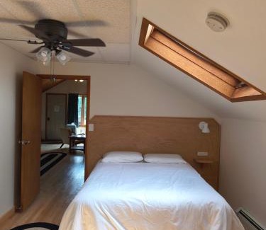 Saranac Lake Hotel | Explore Sara Placid Inn & Suites: Pet-Friendly Retreat