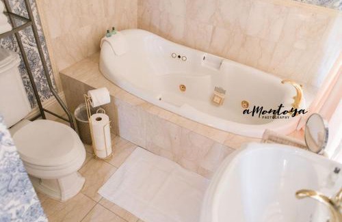 Houston Heights Bed & Breakfast | Discover Sara's Inn on the Boulevard: 4-Star Comfort Awaits
