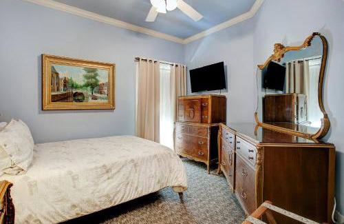 Houston Heights Bed & Breakfast | Discover Sara's Inn on the Boulevard: 4-Star Comfort Awaits