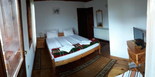 Koprivshtitsa House | Budget-Friendly Sarafova Guest House with Breakfast & Kitchen