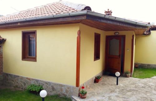 Koprivshtitsa House | Budget-Friendly Sarafova Guest House with Breakfast & Kitchen