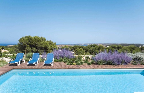 Coves Noves Villa | Top-Rated Family Getaway at Sarah with Pool & Kitchen