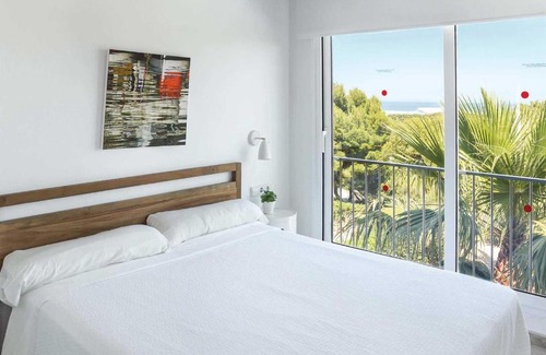 Coves Noves Villa | Top-Rated Family Getaway at Sarah with Pool & Kitchen