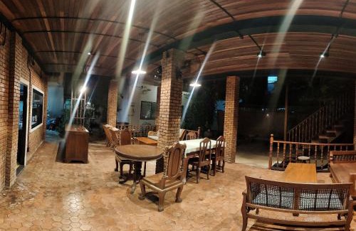 Thapae House | Cozy Sarah Guest House: Family-Friendly Getaway Awaits