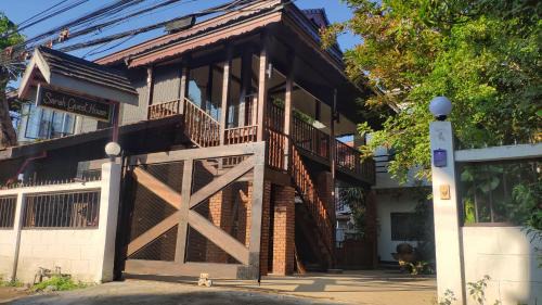 Thapae House | Cozy Sarah Guest House: Family-Friendly Getaway Awaits