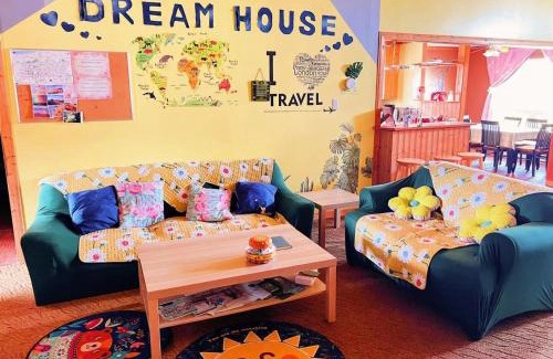 Churchill House | Top-Rated Sarah's Dreamhouse B&B with Hot Tub & Kitchen