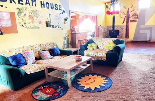 Churchill House | Top-Rated Sarah's Dreamhouse B&B with Hot Tub & Kitchen