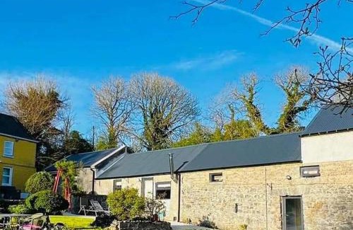 County Meath Apartment | Relax at Sarah's Cottage with Spa and Hot Tub Amenities