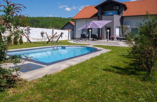 Ljesevo Villa | Relax at Sarajevo Villa Sunce with Pool & Ocean View