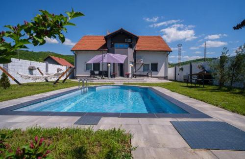 Ljesevo Villa | Relax at Sarajevo Villa Sunce with Pool & Ocean View