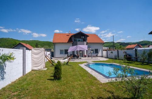 Ljesevo Villa | Relax at Sarajevo Villa Sunce with Pool & Ocean View