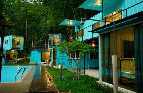 Hulu Selangor Cabin | Idyllic Stay at Sarang by the Brook with Oceanfront Views