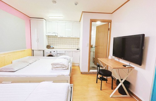 Gwanghui-dong House | Budget-Friendly Stay at Sarang Guesthouse Dongdaemun