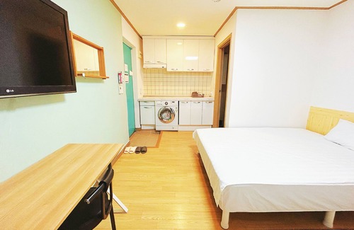 Gwanghui-dong House | Budget-Friendly Stay at Sarang Guesthouse Dongdaemun