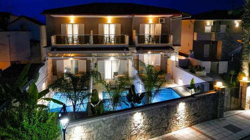 Haniotis Hotel | Experience Oceanfront Bliss at Sarantis Hotel with Pool
