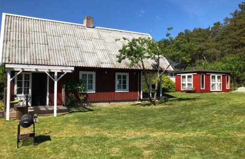 Suuresadama House | Eco-Friendly Retreat at Sarapuu Puhkemaja with Hot Tub