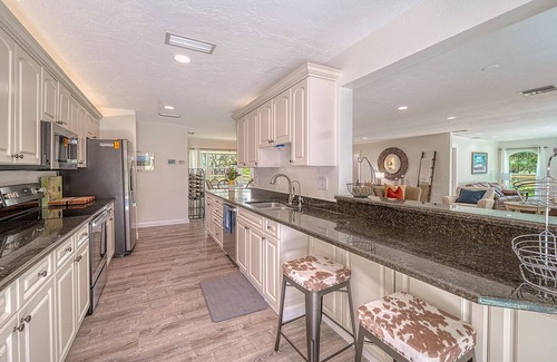 Braden River House | Discover Sarasota: Pet-Friendly Retreat Near Siesta Key Beach