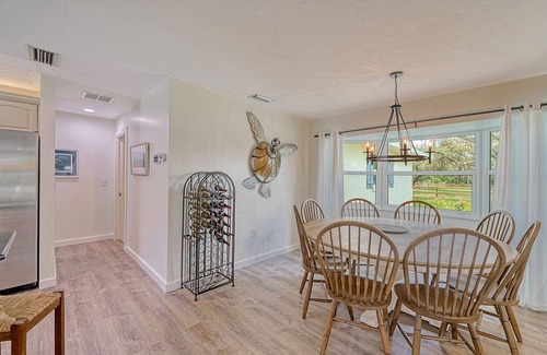 Braden River House | Discover Sarasota: Pet-Friendly Retreat Near Siesta Key Beach