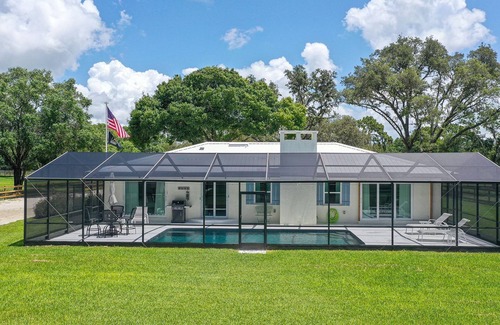 Braden River House | Discover Sarasota: Pet-Friendly Retreat Near Siesta Key Beach