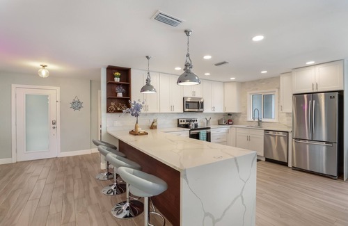 Sarasota House | Discover Sarasota's Oasis: Pool, Spa & Oceanfront Bliss